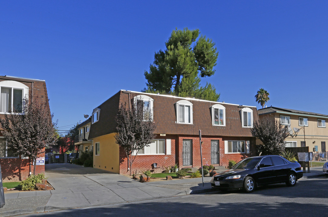 587 Avalani Ave in San Jose, CA - Foto de edificio