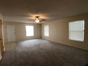 40 Royal Crest in New Braunfels, TX - Building Photo - Building Photo