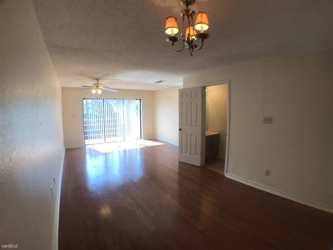 2605 Enfield Rd-Unit -Apt 204 in Austin, TX - Building Photo - Building Photo
