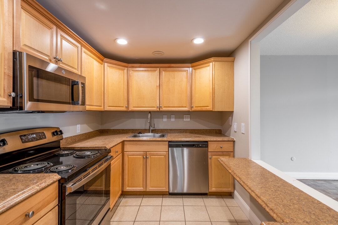 Highland West in Worcester, MA - Building Photo