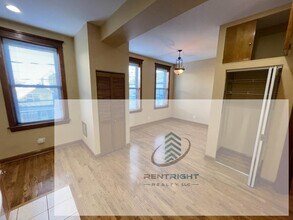 1357 N Ashland Ave in Chicago, IL - Building Photo - Building Photo