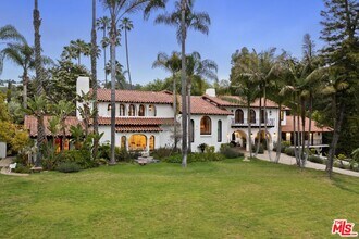 9451 W Sunset Blvd in Beverly Hills, CA - Building Photo - Building Photo
