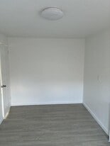 323 Smith Wy in Pittsburgh, PA - Building Photo