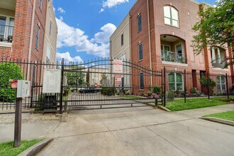 2370 Bastrop St in Houston, TX - Building Photo - Building Photo