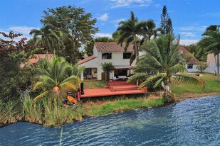 2865 Egret Way in Hollywood, FL - Building Photo