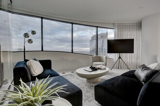 1033 Nelson St. in Vancouver, BC - Building Photo - Building Photo