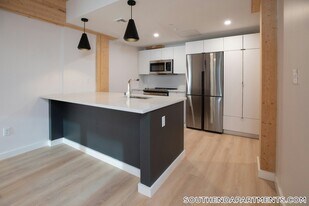 11 E Lenox St in Boston, MA - Building Photo
