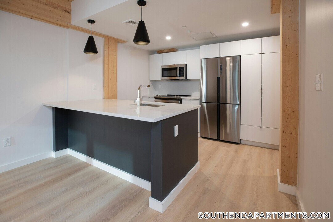 11 E Lenox St in Boston, MA - Building Photo