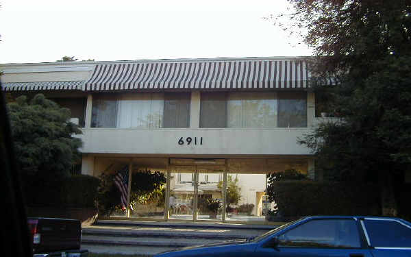 6911 Remmet Ave in Canoga Park, CA - Building Photo - Building Photo