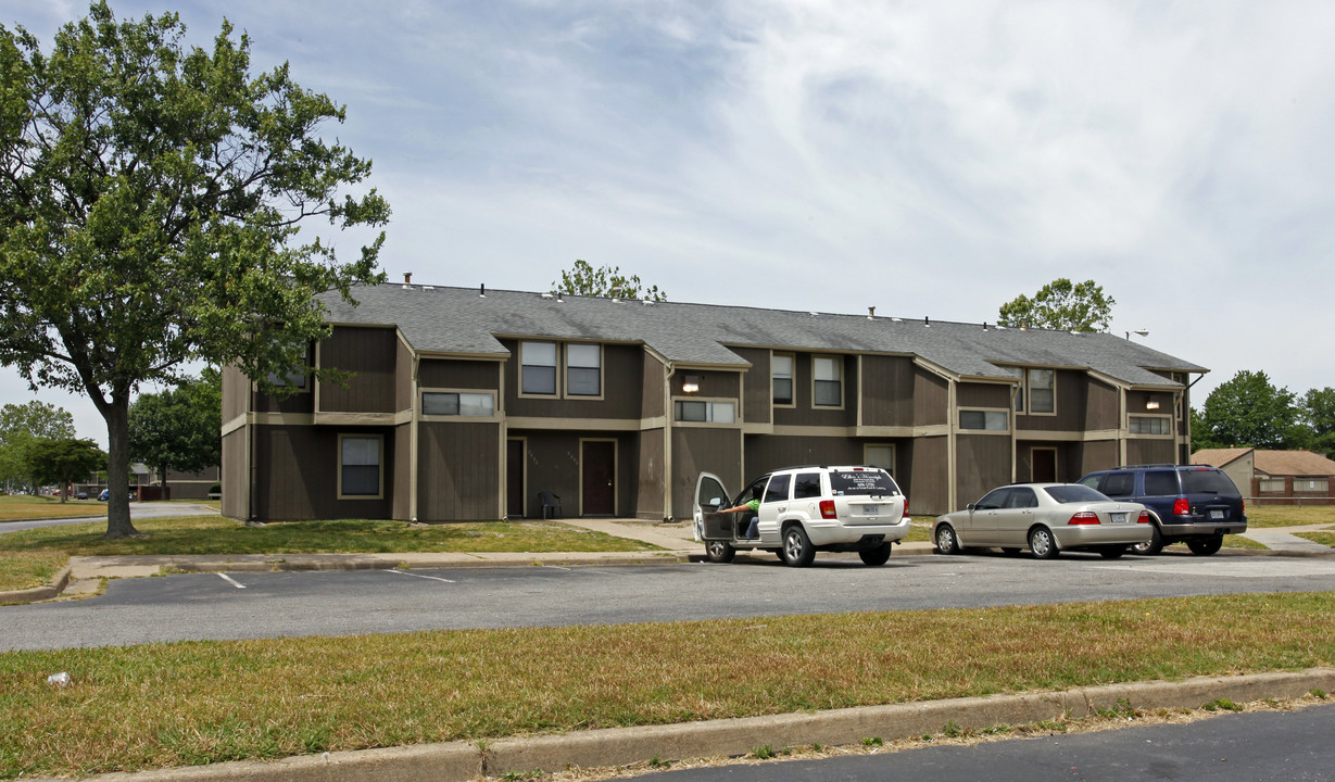 London Oaks in Portsmouth, VA - Foto de edificio