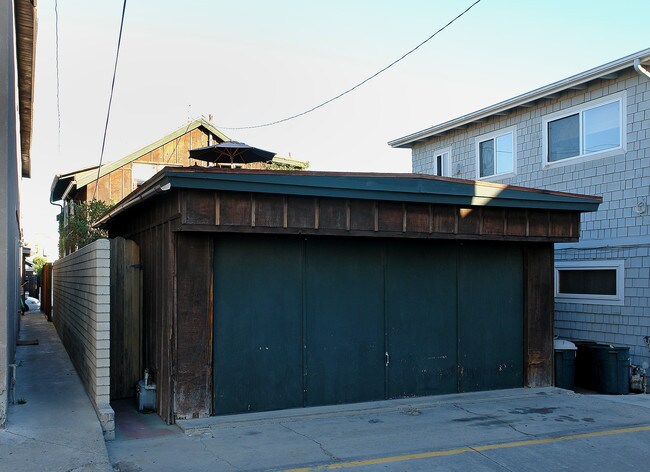 116 38th St in Newport Beach, CA - Foto de edificio - Building Photo