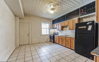 2934 Clifton Park Terrace in Baltimore, MD - Building Photo - Building Photo