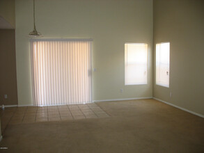 11218 W Glenrosa Ave in Phoenix, AZ - Building Photo - Building Photo