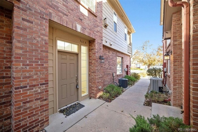 361 Granby Way in Aurora, CO - Building Photo - Building Photo