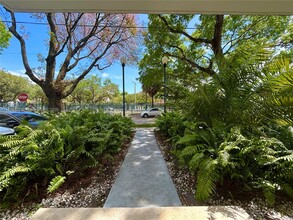 445 SW 11th St, Unit 104 in Miami, FL - Building Photo - Building Photo