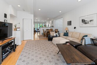 2715 N Marshfield Ave, Unit 1 in Chicago, IL - Building Photo - Building Photo