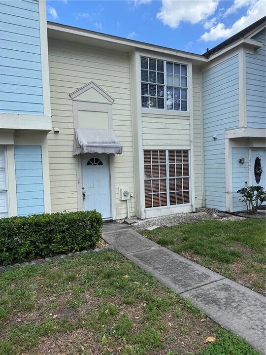 1758 Mill Run Cir in Tampa, FL - Building Photo
