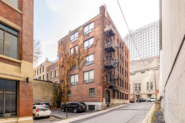 1101 Saint-Alexandre Rue in Montréal, QC - Building Photo - Building Photo