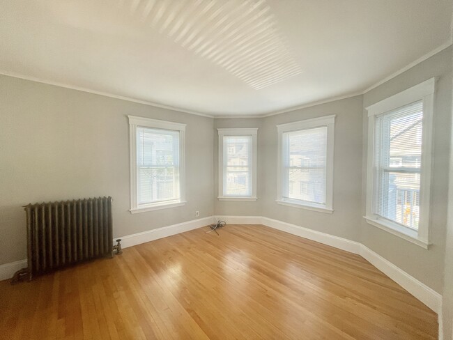 66 Perthshire Rd, Unit 2