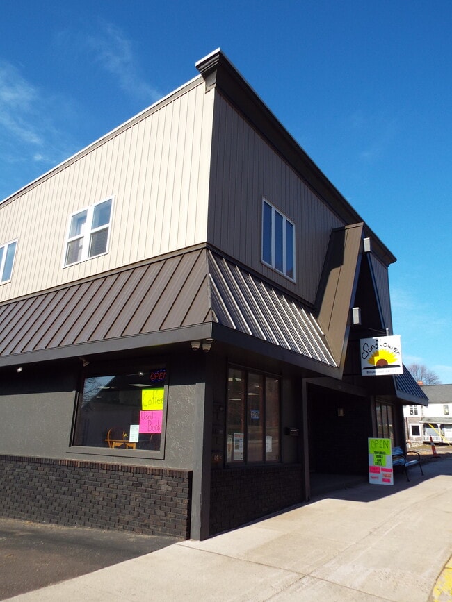 528 Quincy St Apartments and Nearby Hancock Apartments For Rent