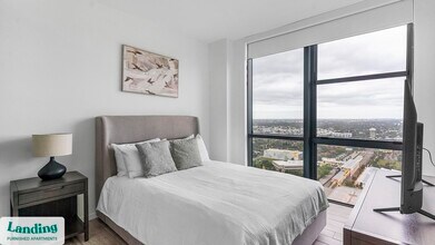 301 SW 1st Ave, Unit 3208 in Fort Lauderdale, FL - Foto de edificio - Building Photo