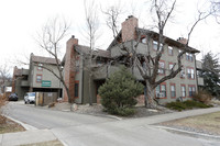 Crown Court Apartments in Boulder, CO - Foto de edificio - Building Photo