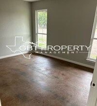 385 E Burleson Ave in Mart, TX - Foto de edificio - Building Photo