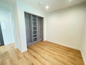 22261 Haynes St in Woodland Hills, CA - Building Photo - Building Photo