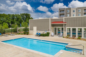 Fairway Flats in Lawrence, KS - Foto de edificio - Building Photo