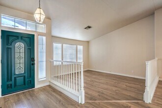 657 Canyon Crest Dr in Las Vegas, NV - Building Photo - Building Photo