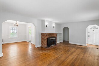 130 Wythe Crescent Dr in Hampton, VA - Building Photo - Building Photo