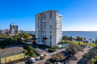 Bayshore Diplomat Condominium in Tampa, FL - Building Photo - Building Photo