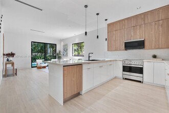 4715 N Miami Ave in Miami, FL - Building Photo - Building Photo