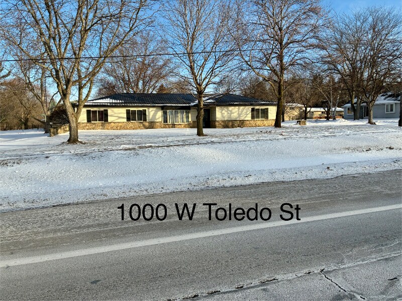 1000 Toledo St in Fremont, IN - Foto de edificio