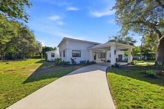 8800 SW 118th St in Miami, FL - Building Photo - Building Photo