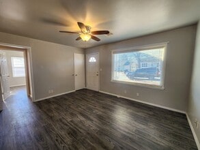 1218 E Carol Dr in Shawnee, OK - Foto de edificio - Building Photo