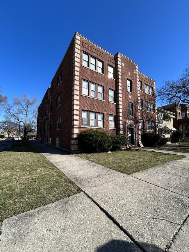 property at 10801 S Prairie Ave