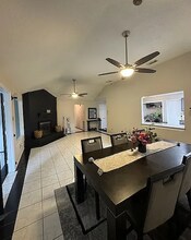 1219 Lynn Ln in Humble, TX - Foto de edificio - Building Photo