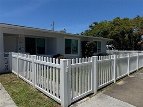 3641 SW 29th St in Miami, FL - Building Photo - Building Photo