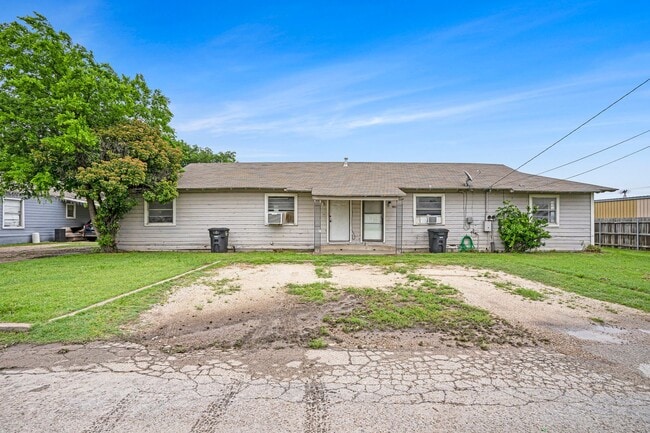 property at 1708 Redwood Dr