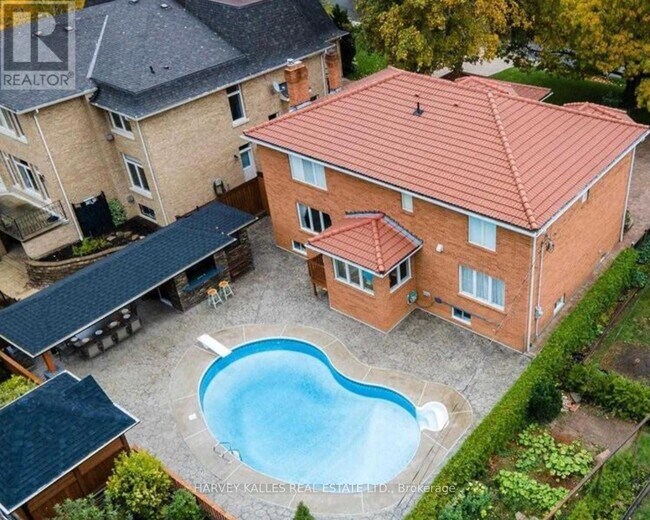 22 Finchley Rd in Toronto, ON - Building Photo - Building Photo