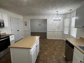 143 Haywood Dr in Raeford, NC - Foto de edificio - Building Photo
