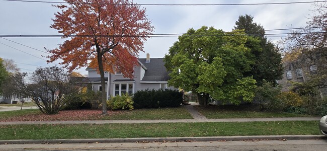 303 E McKinley St in Appleton, WI - Foto de edificio - Building Photo