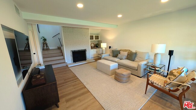 property at 2129 Vista Laredo