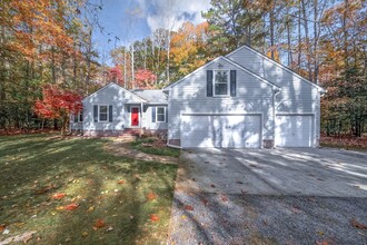 521 Carter's Neck Rd in Williamsburg, VA - Foto de edificio - Building Photo