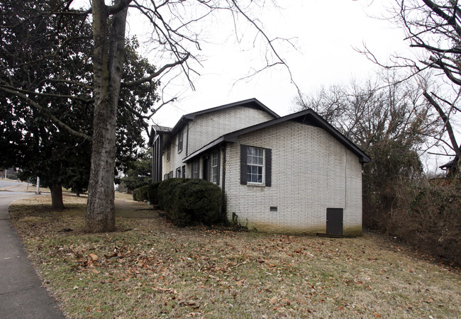 1621 16th Ave S in Nashville, TN - Foto de edificio - Building Photo