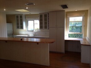 231 Los Aguajes Ave in Santa Barbara, CA - Building Photo - Building Photo