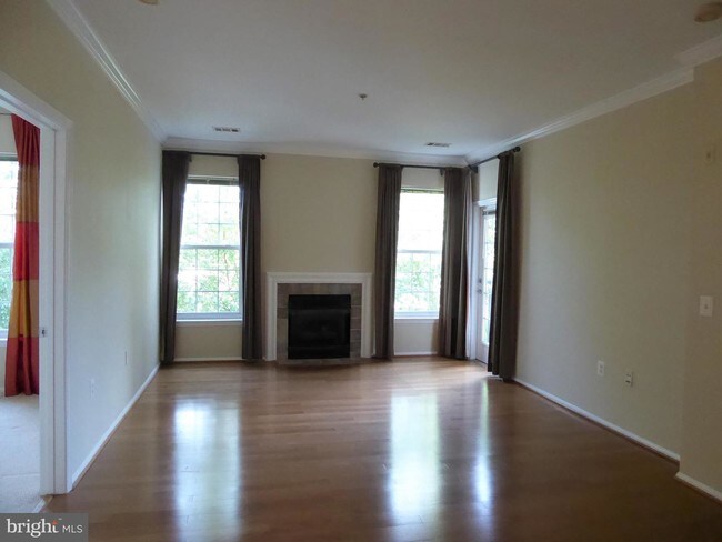 3021 Nicosh Cir-Unit -1304 in Falls Church, VA - Building Photo - Building Photo