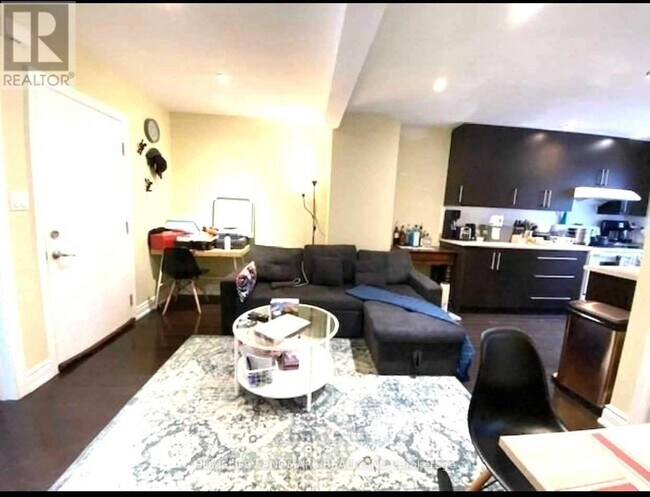 57 Glenside Ave in Toronto, ON - Building Photo - Building Photo