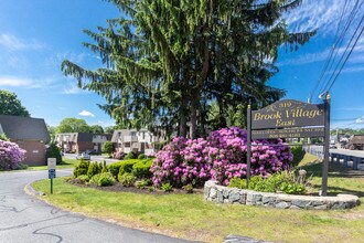 Brook Village East in Marlborough, MA - Foto de edificio - Building Photo